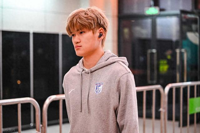 星空综合(中国)官方网站-大连英博失去王牌锋霸！已官宣离队，新赛季为上港踢球，球迷不舍|上海海港|刘祝润|前场|青训|海港_新浪体育_新浪新闻